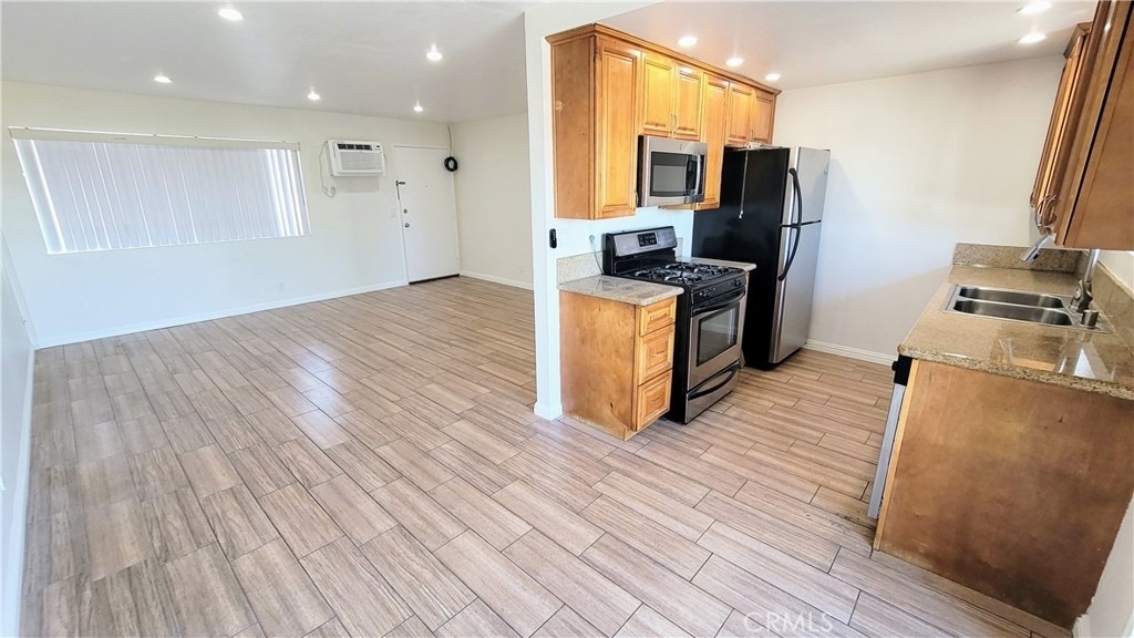 15351 Orange Avenue - Photo 0