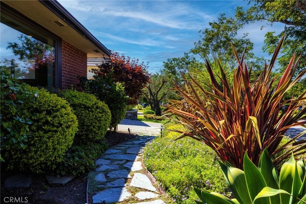 5220 E Los Flores Street - Photo 4