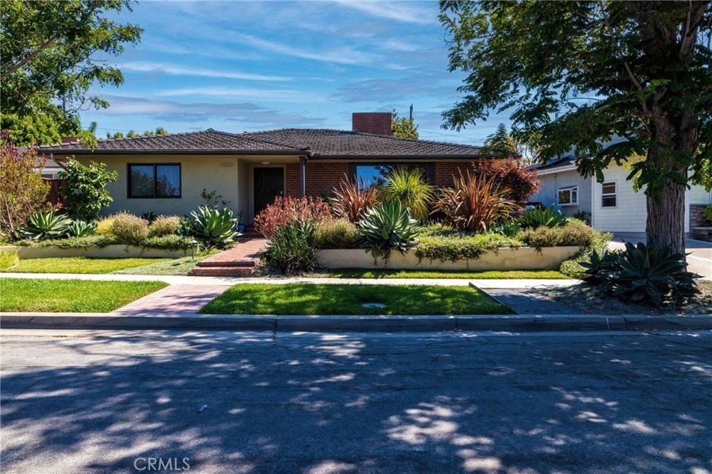 5220 E Los Flores Street - Photo 1