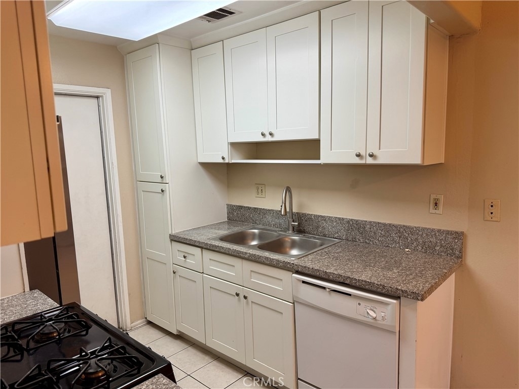 1371 S Park Avenue - Photo 6