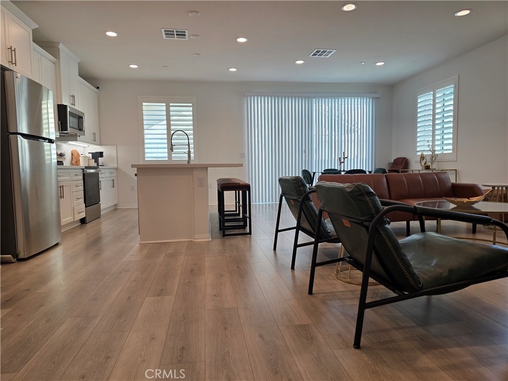 24115 Hillcrest - Photo 2