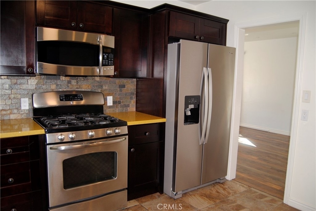3121 Honolulu Avenue - Photo 10