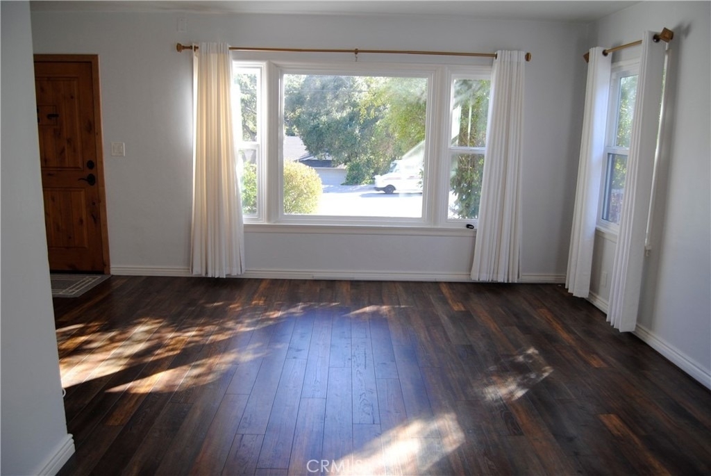3121 Honolulu Avenue - Photo 5