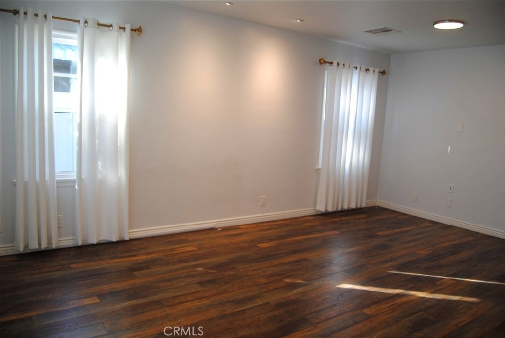 3121 Honolulu Avenue - Photo 12