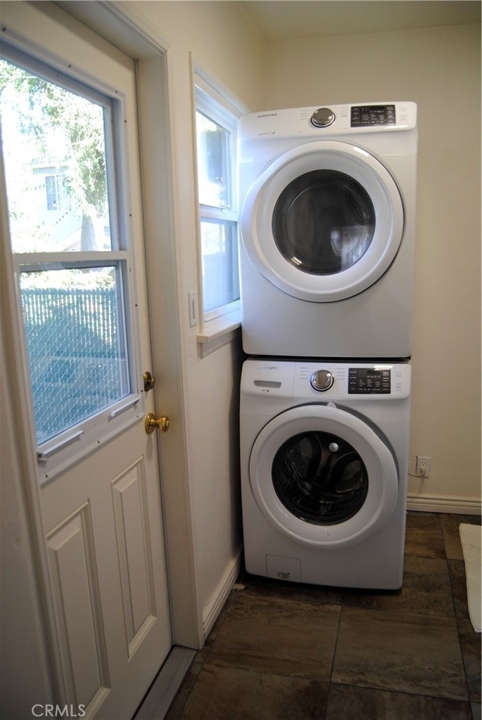 3121 Honolulu Avenue - Photo 18