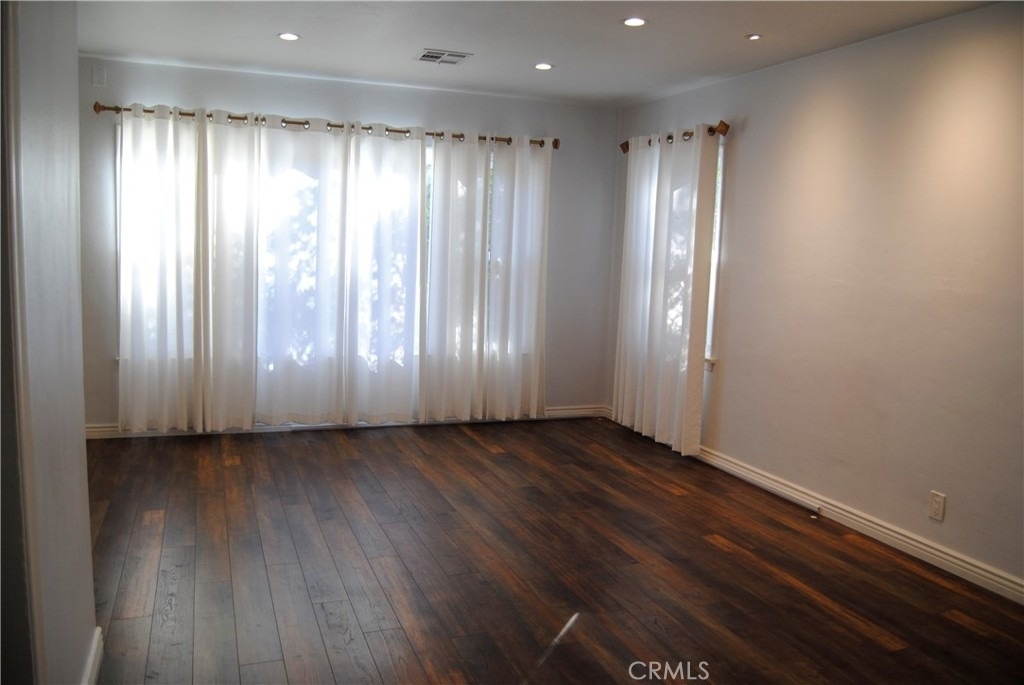 3121 Honolulu Avenue - Photo 6