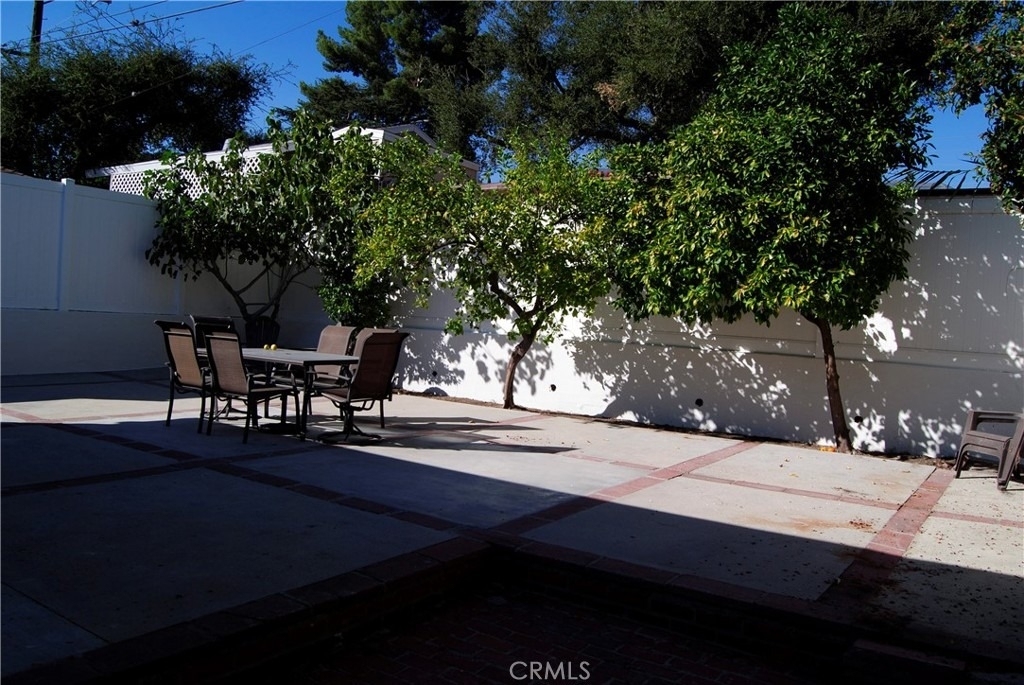3121 Honolulu Avenue - Photo 20