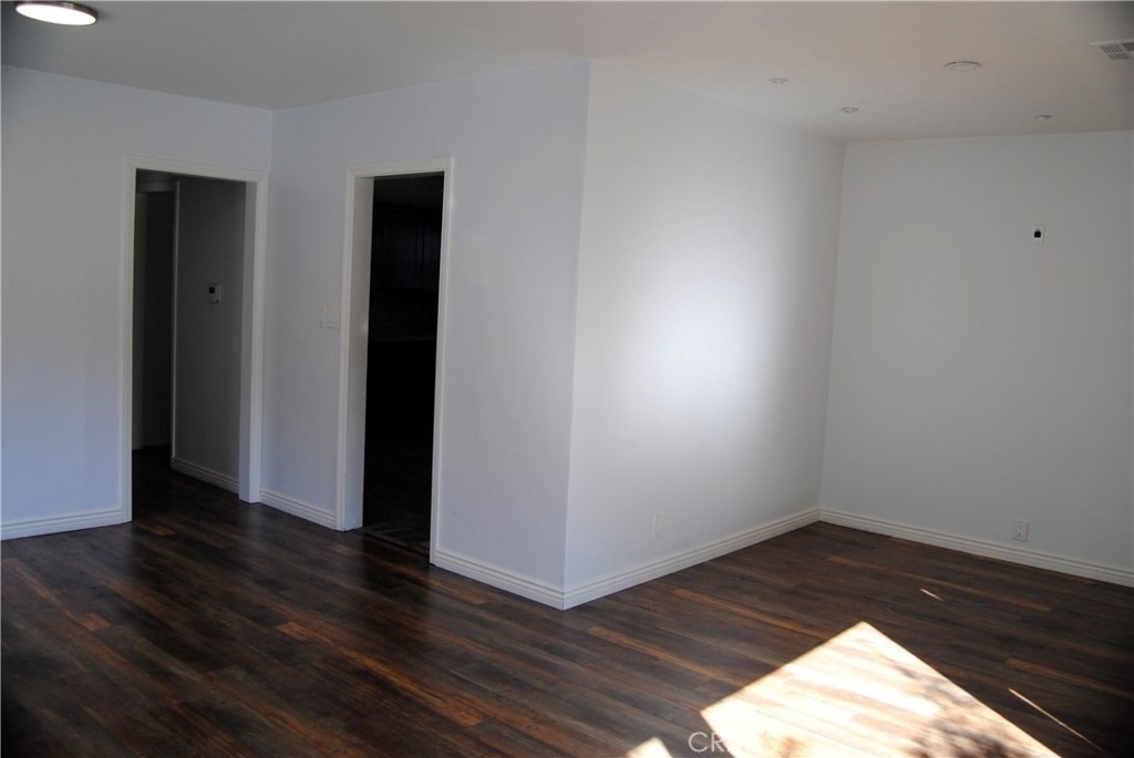3121 Honolulu Avenue - Photo 7
