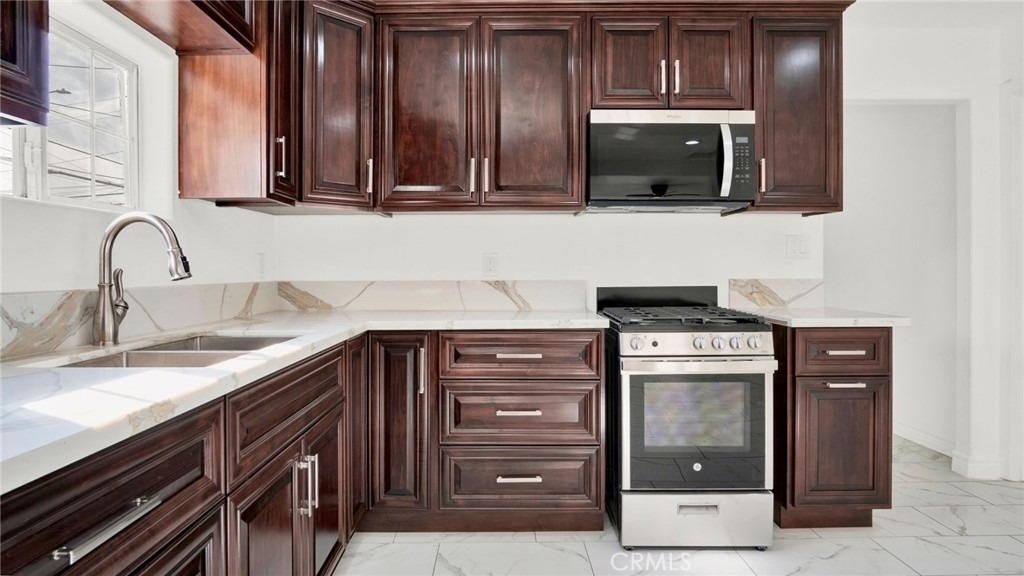 2239 W Lincoln Street - Photo 9