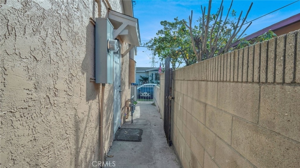 2239 W Lincoln Street - Photo 25