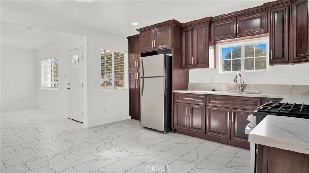 2239 W Lincoln Street - Photo 7