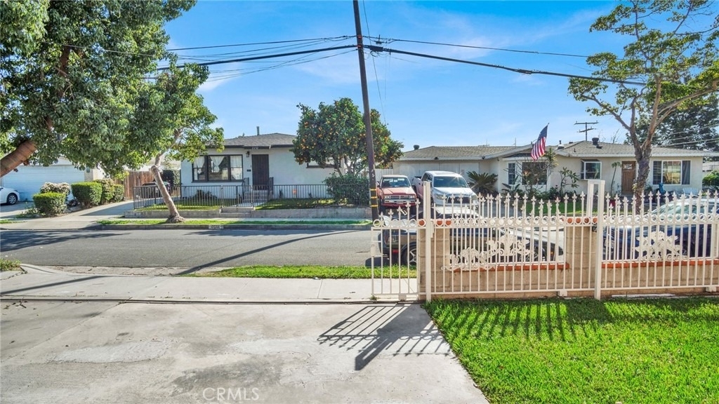 2239 W Lincoln Street - Photo 2