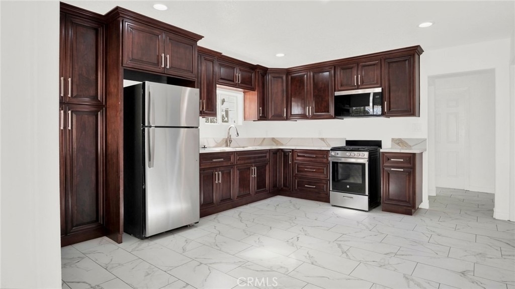 2239 W Lincoln Street - Photo 8
