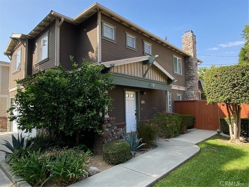 214 Violet Avenue - Photo 0