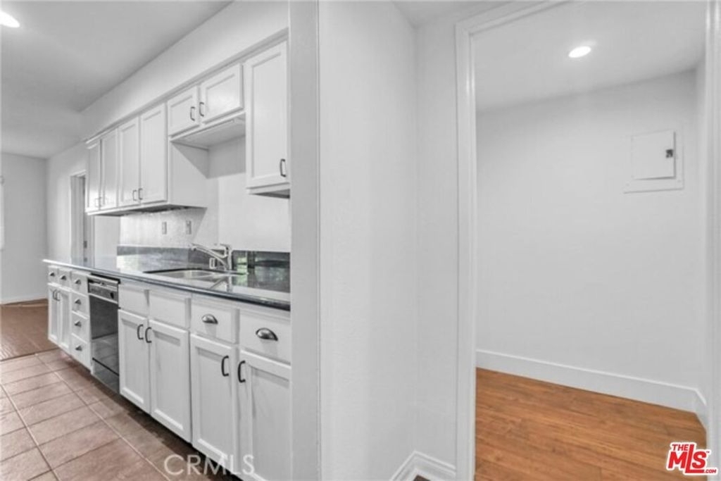 5003 Tilden Avenue - Photo 2
