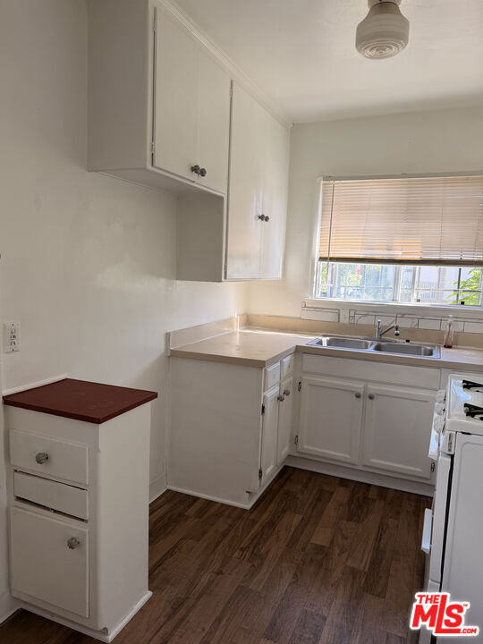5951 Carlton Way - Photo 6