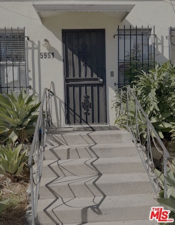 5951 Carlton Way - Photo 1