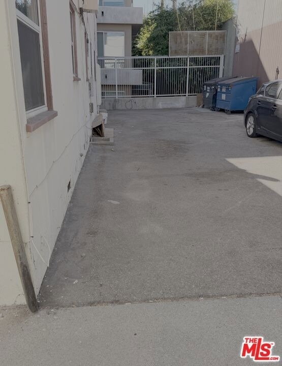 5951 Carlton Way - Photo 14