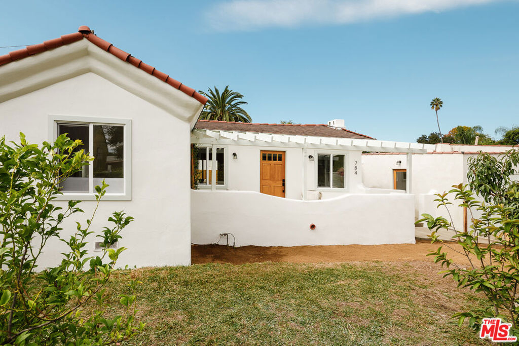 784 Elmira Street - Photo 1