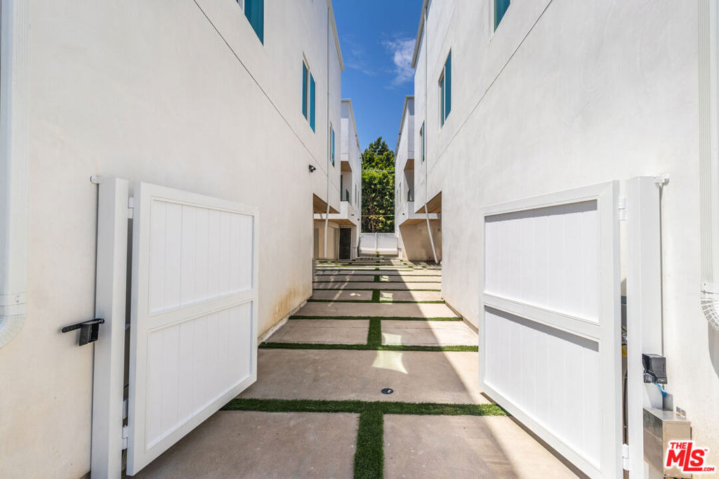 4293 Tujunga Avenue - Photo 13