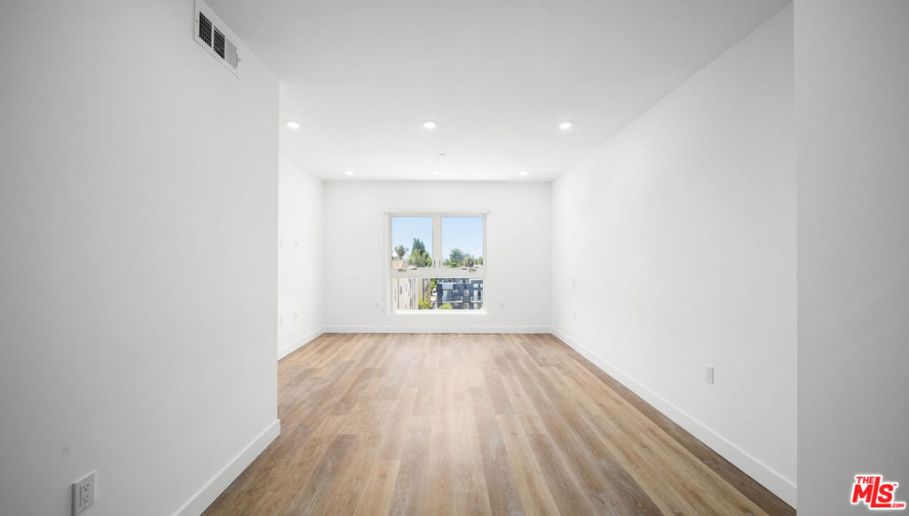 5153 Maplewood Avenue - Photo 11