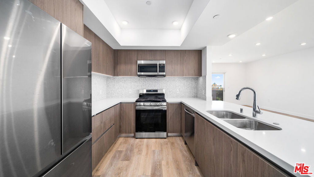 5153 Maplewood Avenue - Photo 2