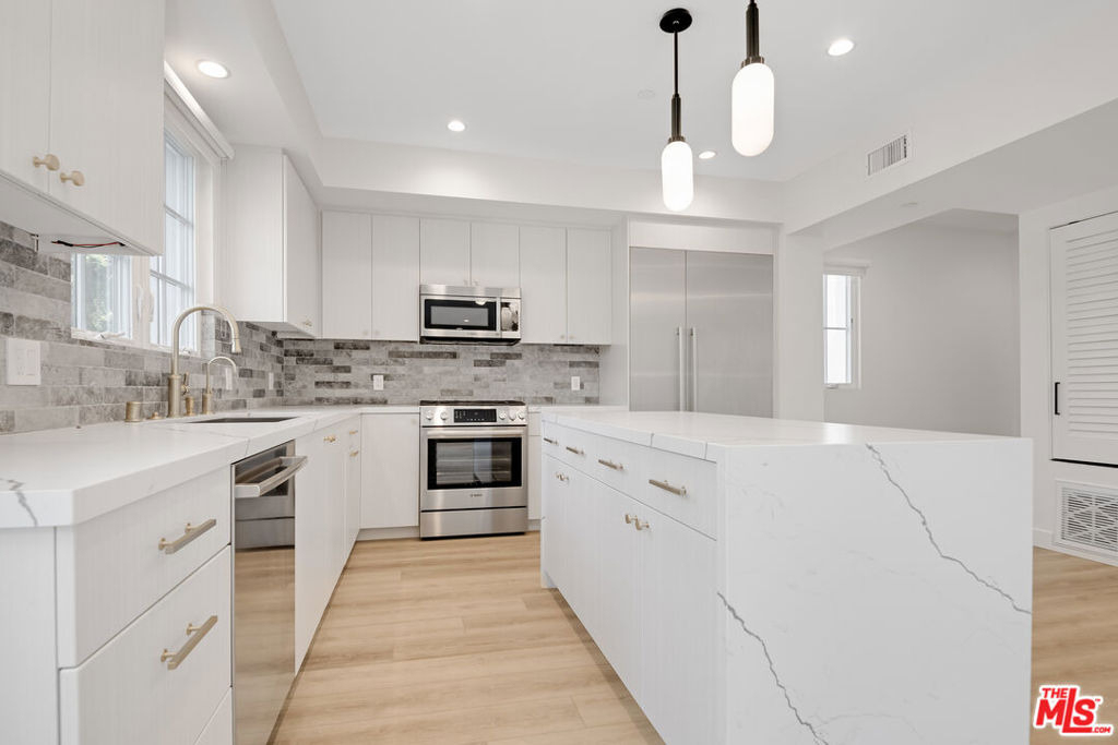 7914 Norton Avenue - Photo 7