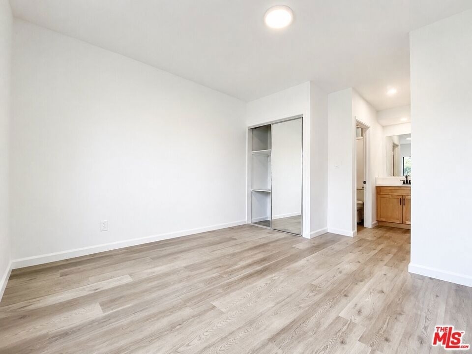 1240 S Bronson Avenue - Photo 2