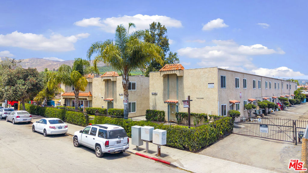 401 W Ramona Street - Photo 0
