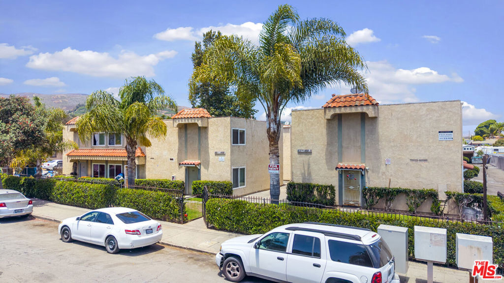 401 W Ramona Street - Photo 1