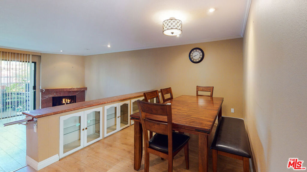 21821 Burbank Boulevard - Photo 5