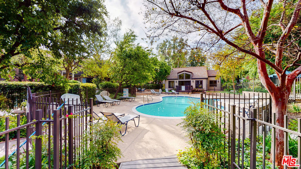 21821 Burbank Boulevard - Photo 24