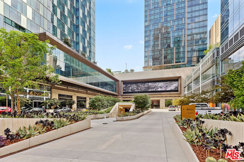 889 Francisco Street - Photo 14