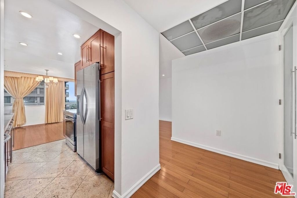 10751 Wilshire Boulevard - Photo 2