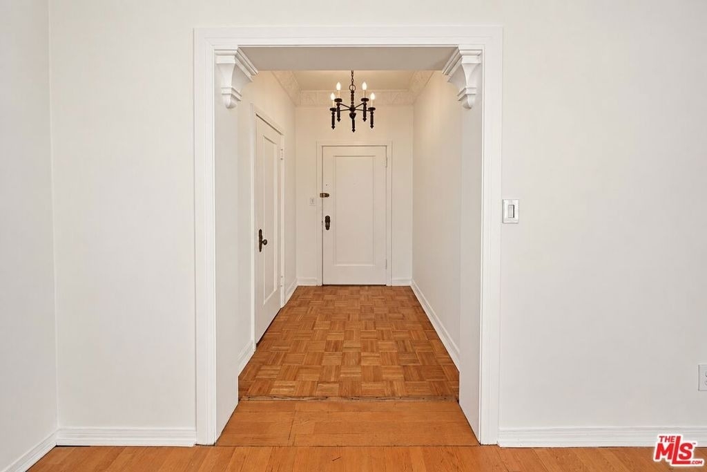 1314 N Hayworth Avenue - Photo 17