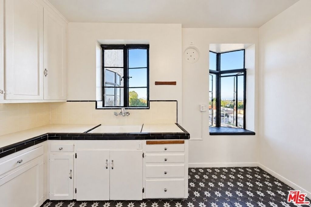 1314 N Hayworth Avenue - Photo 34
