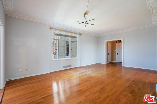 1314 N Hayworth Avenue - Photo 7