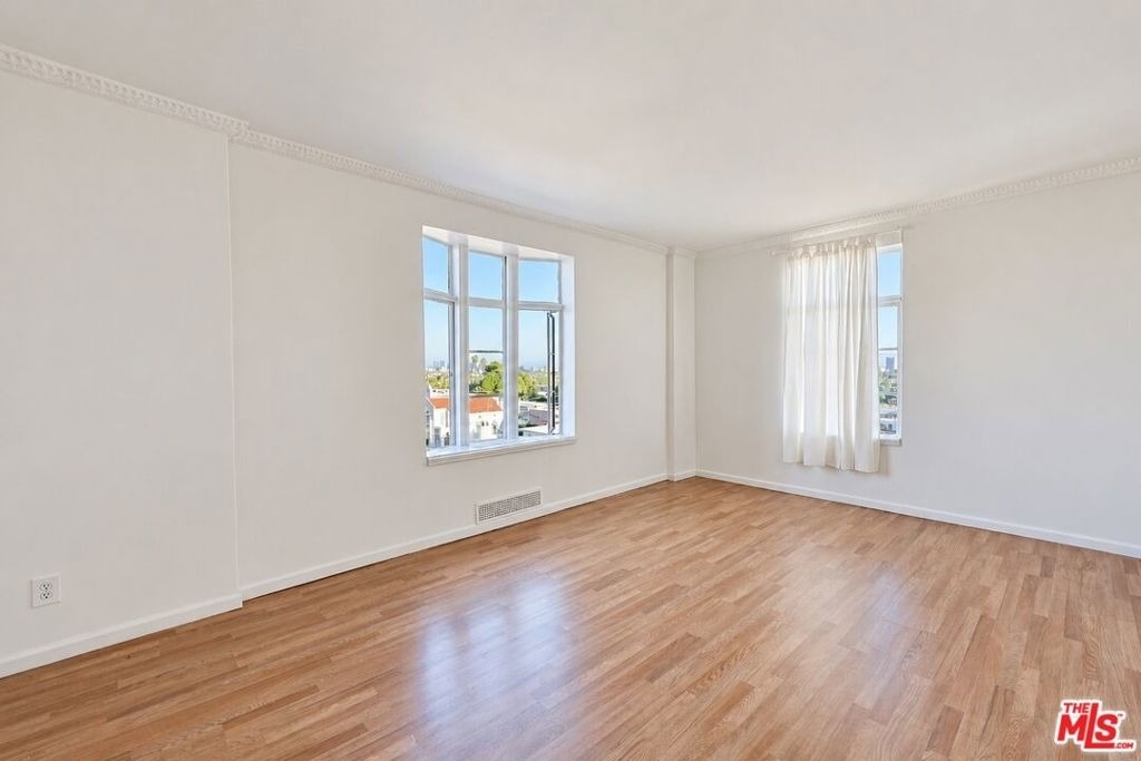 1314 N Hayworth Avenue - Photo 55