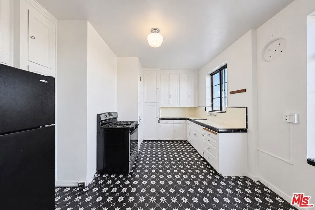 1314 N Hayworth Avenue - Photo 32