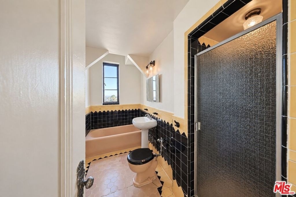 1314 N Hayworth Avenue - Photo 47