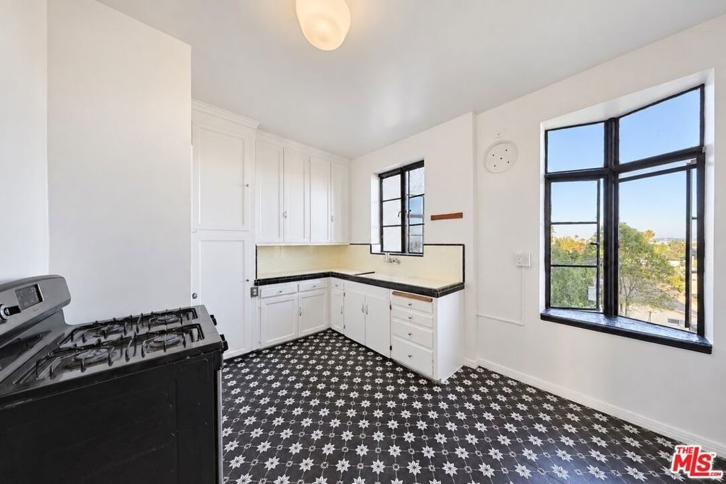 1314 N Hayworth Avenue - Photo 33