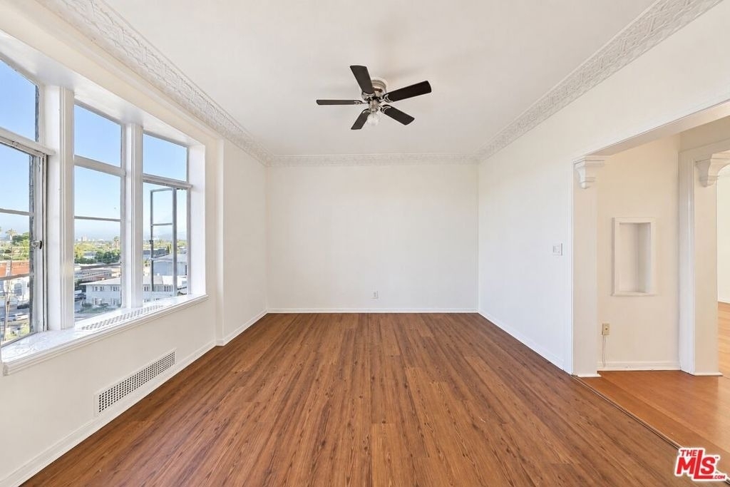 1314 N Hayworth Avenue - Photo 29