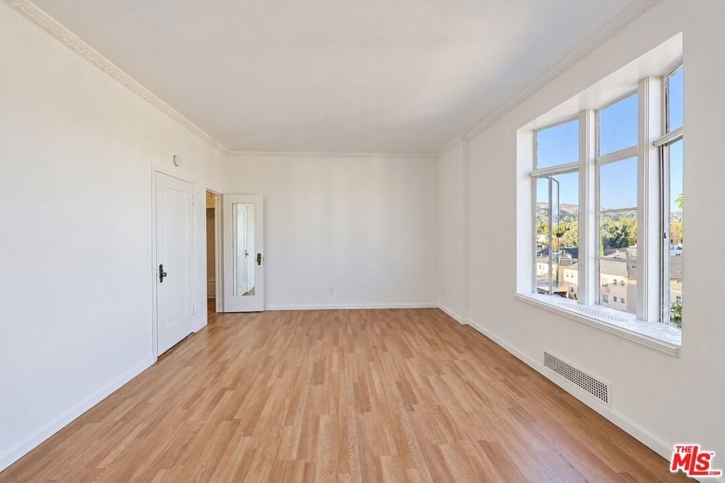 1314 N Hayworth Avenue - Photo 56