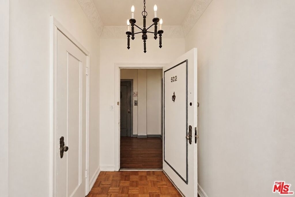 1314 N Hayworth Avenue - Photo 16
