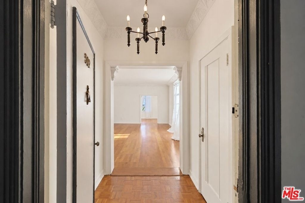 1314 N Hayworth Avenue - Photo 15