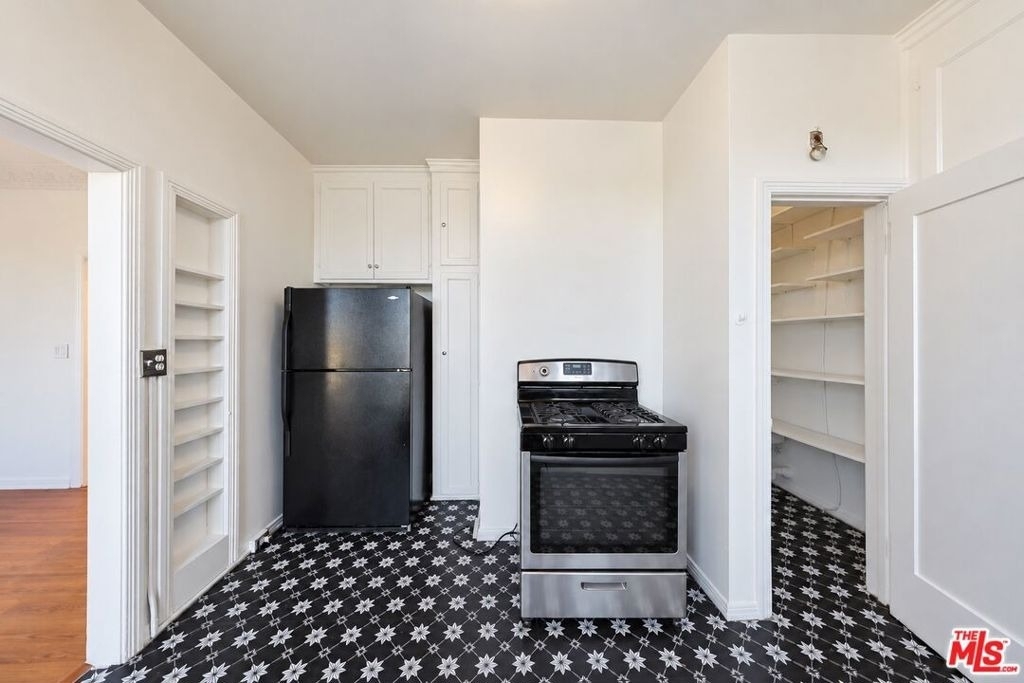 1314 N Hayworth Avenue - Photo 36