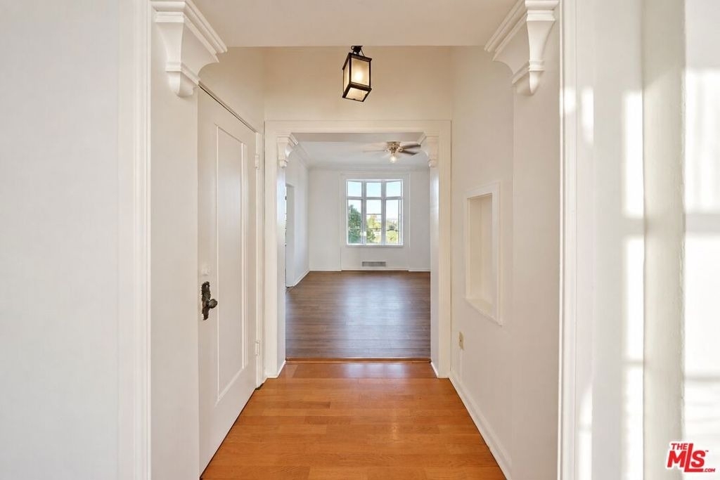 1314 N Hayworth Avenue - Photo 24