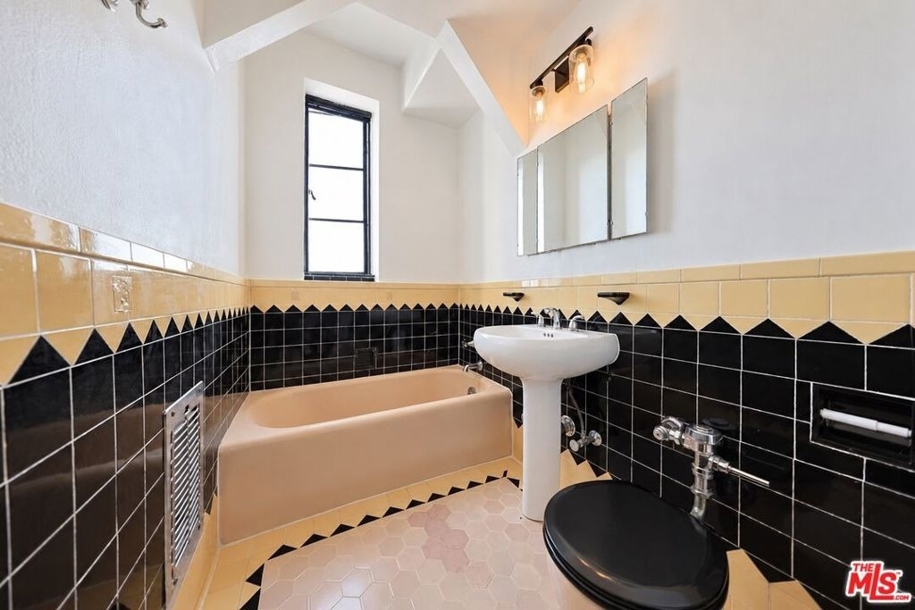 1314 N Hayworth Avenue - Photo 48