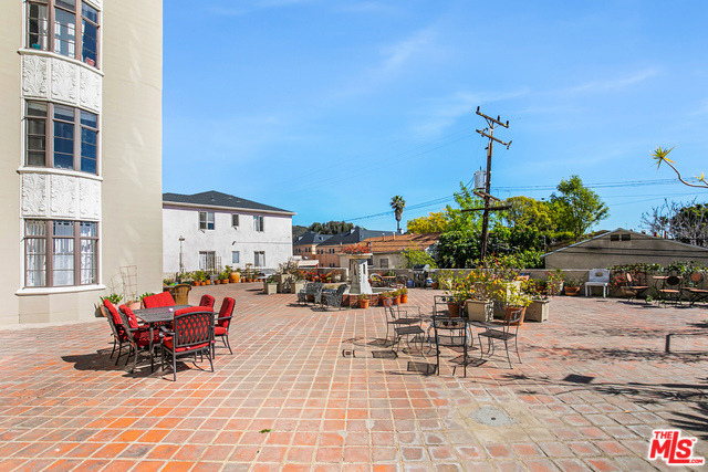 1314 N Hayworth Avenue - Photo 30