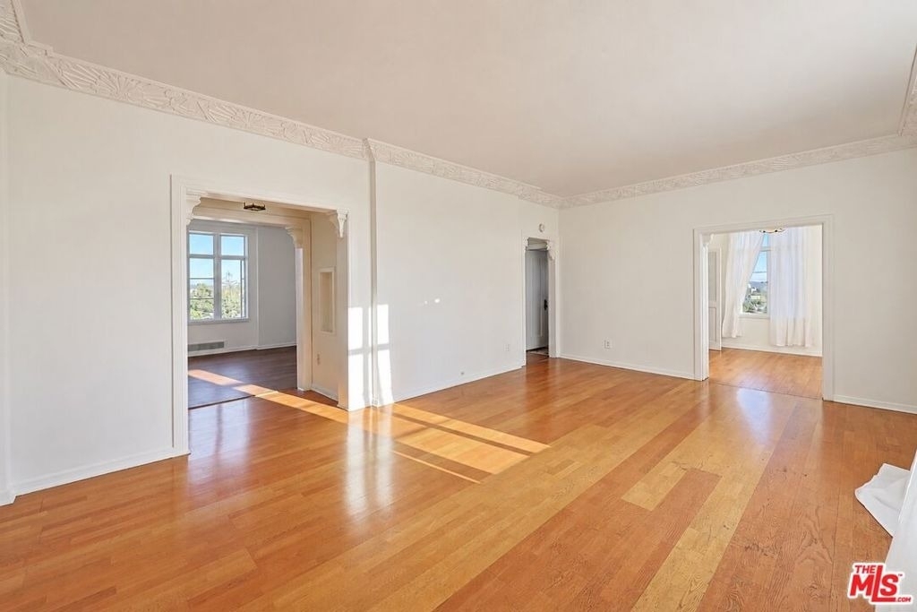 1314 N Hayworth Avenue - Photo 21